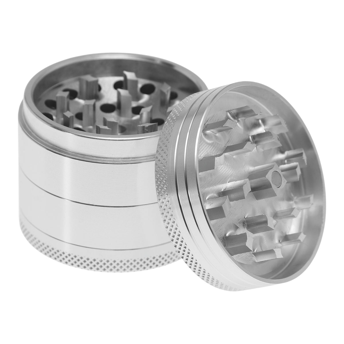 Near Dark Alu-Grinder konkav anodisiert 4-tlg Silber geöffnet Deckel schräg angelehnt