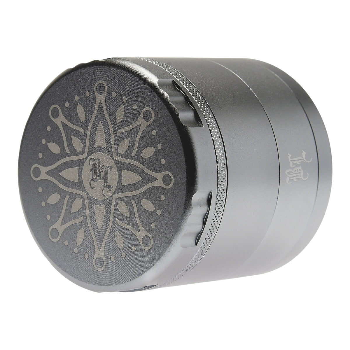 Black Leaf CNC Flowergrinder / Blumengrinder Silber schräge Draufsicht Details Logo
