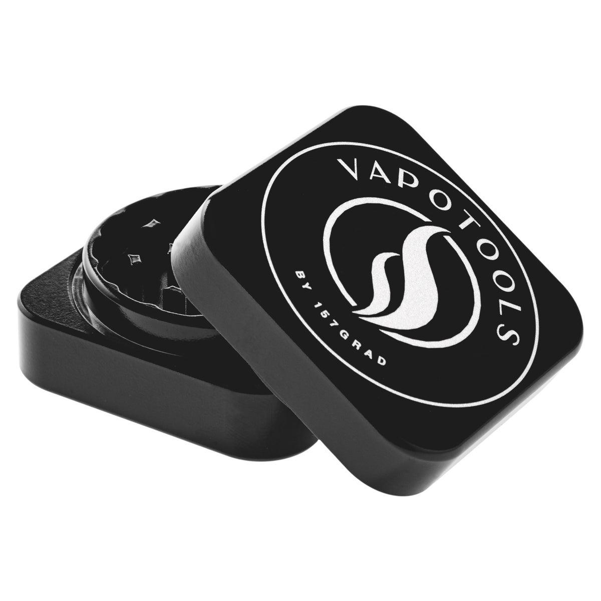 Vapotools by 157Grad Ceramic Square Grinder Schwarz geöffnet schräg aufeinander