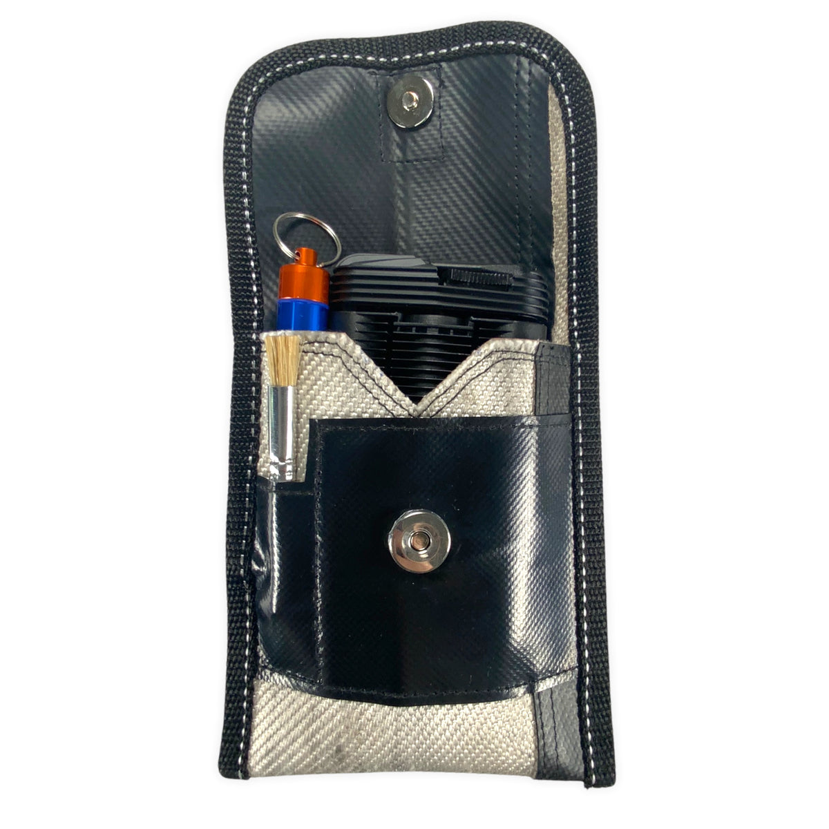 Mighty Tasche aus Feuerwehrschlauch Black an White Unikat mit Beispielgerät hochkant